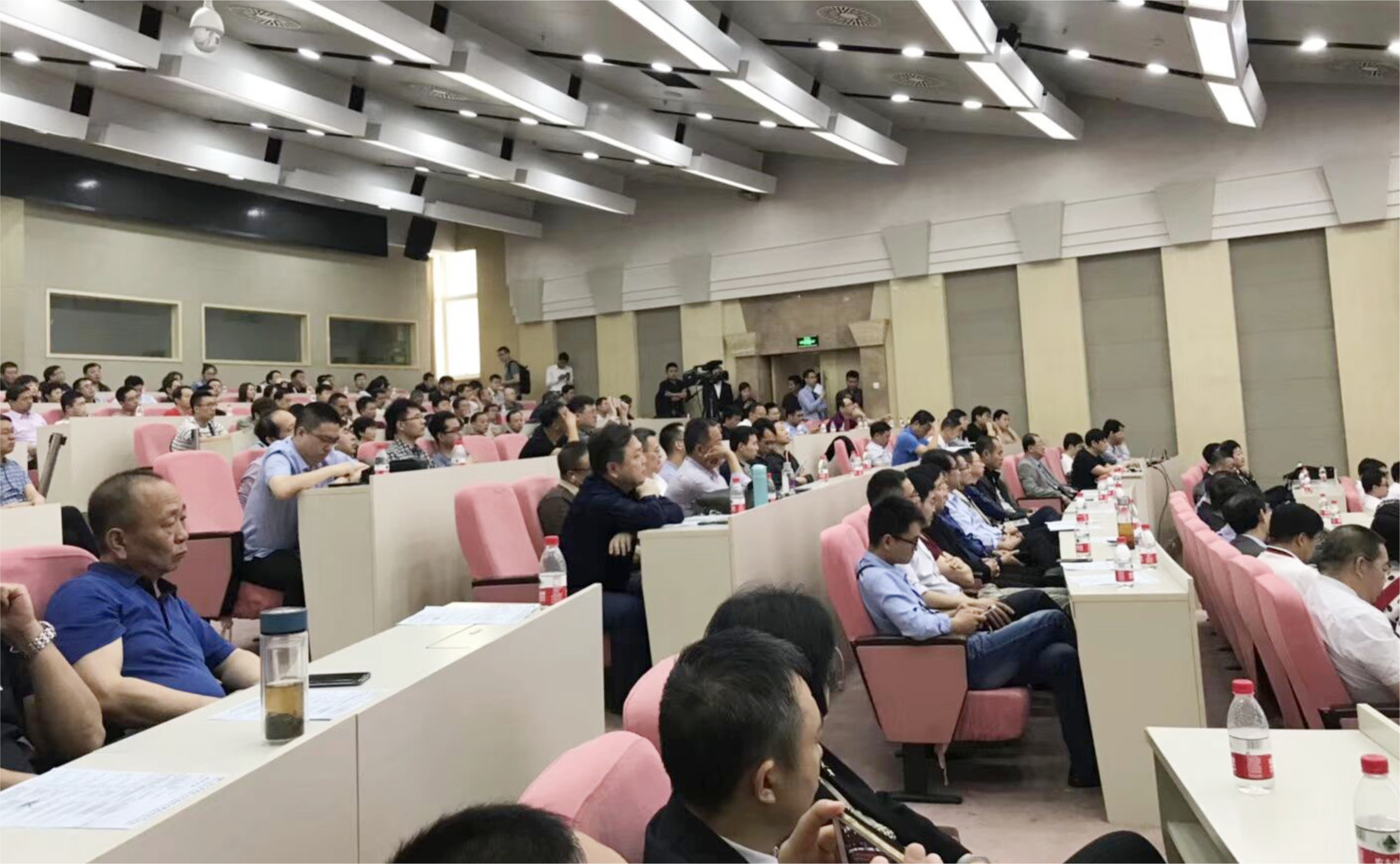 荣耀时刻：四川结石病医院常立高教授 国际尿路结石会议专场学术(图1)